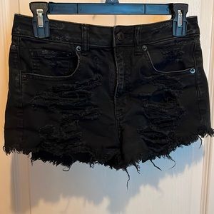 Women’s black distressed American Eagle denim shorts!